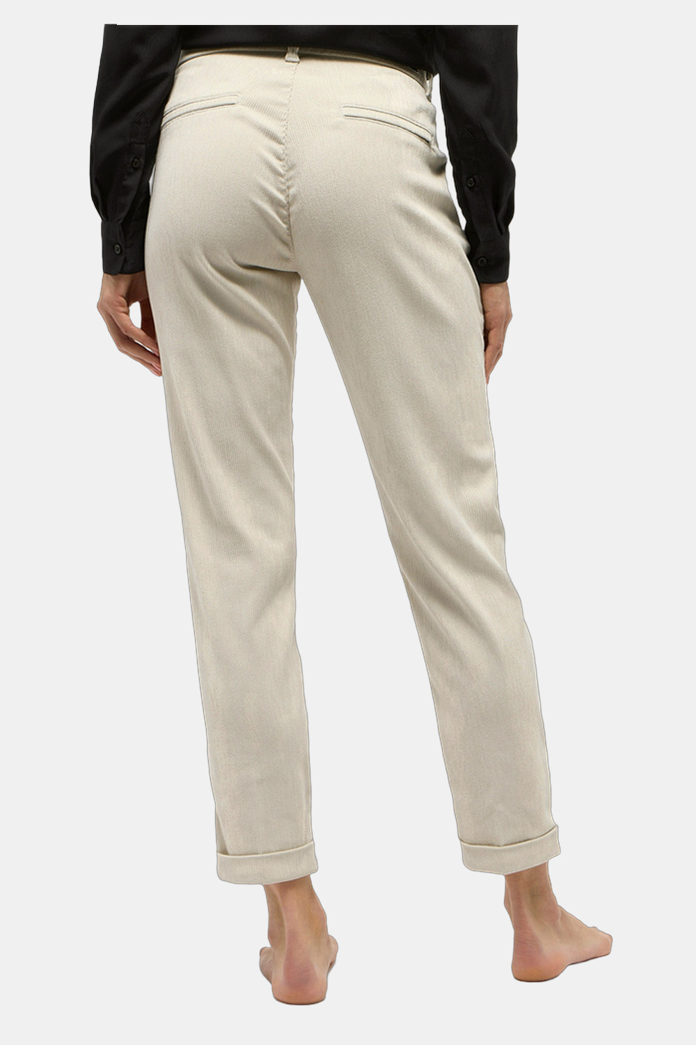 Detail der Tasche einer Chino Hose aus Polyester und Elasthan