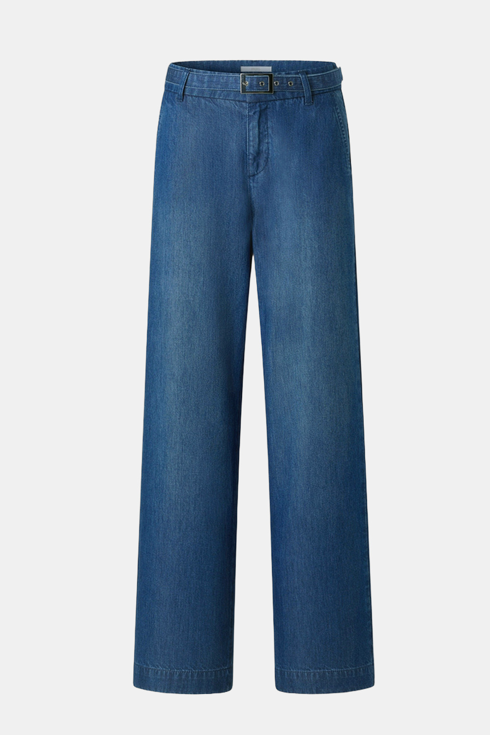 Modellaufnahme einer Lyocell Hose mit Relaxed Fit für Damen