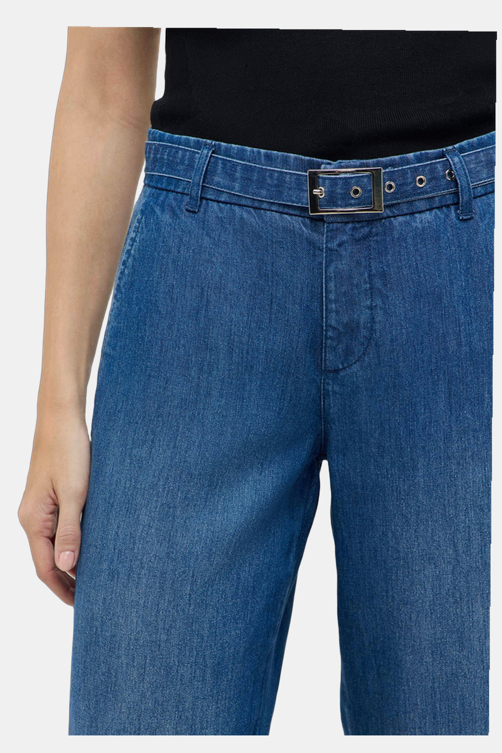 Seitenansicht einer Relaxed Fit Hose aus 100% Lyocell